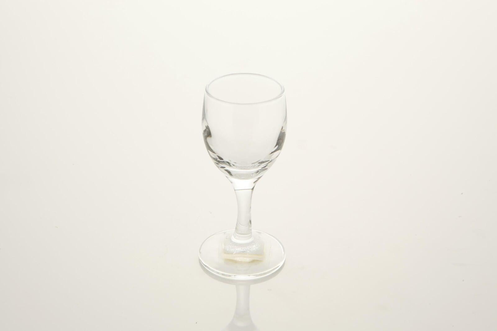 グラス - 強化ガラス リキュールグラス 脚付き LEGART 直径4.5cm 高さ10cm | レンタルスタジオ-DCNスタジオ