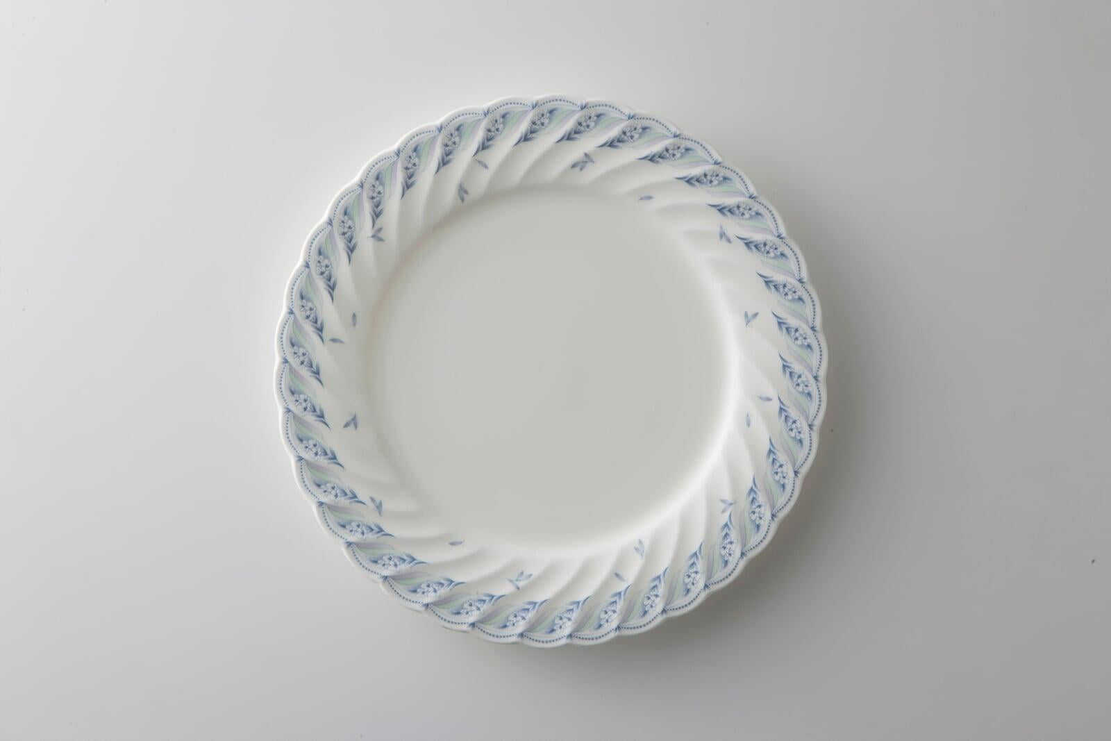 食器 - 洋食器 スープ皿 白・薄青 小花柄蝶柄 平皿 直径25cm