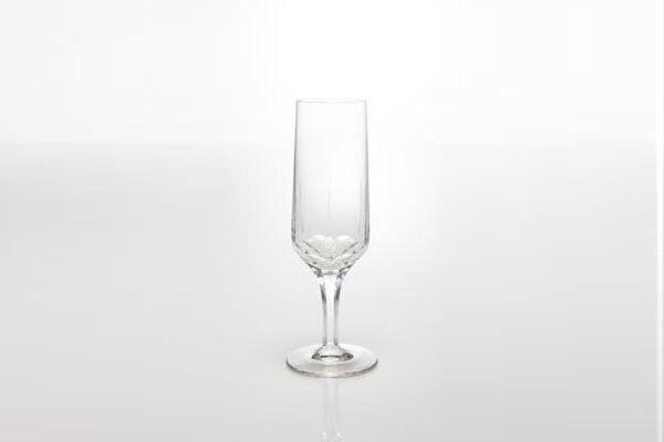 グラス - ワイングラス 細身 足つき直径4cm 高さ16cm 旧：0335