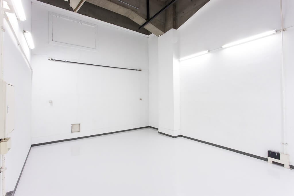 2studio 小型撮影スタジオ入り口側より